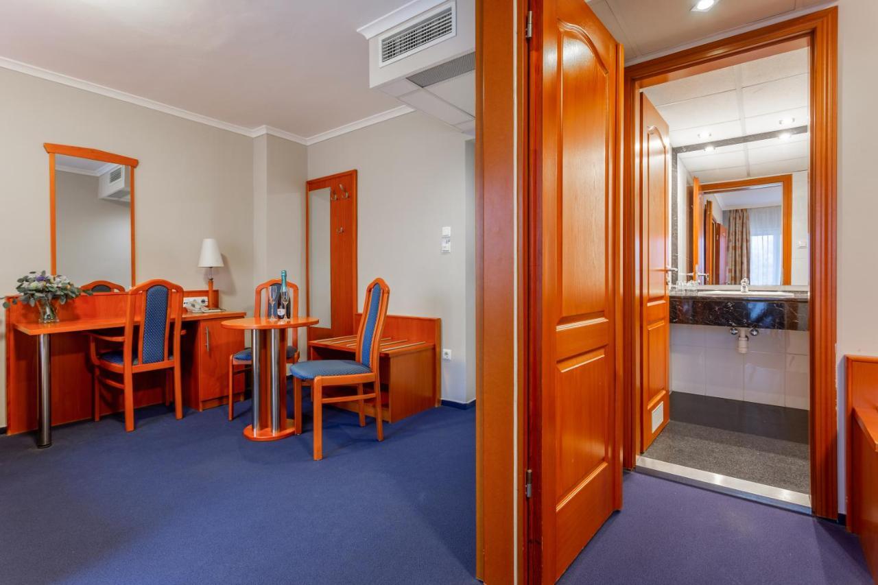 Szonyi Garden Hotel Pest Budapest Luaran gambar